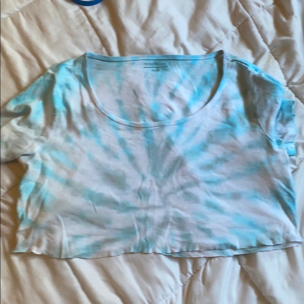 cropped tye dye shirt